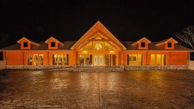 A log cabin mansion in Gatinsburg, TN